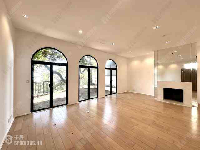 The Peak - Strawberry Hill 01
