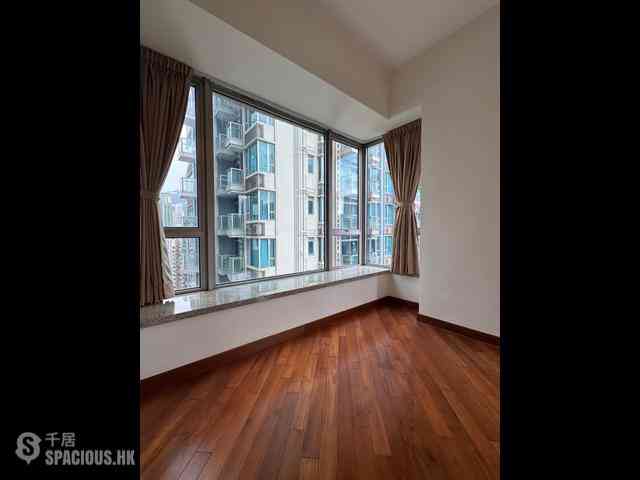 Wan Chai - The Avenue Phase 2 Block 3 04