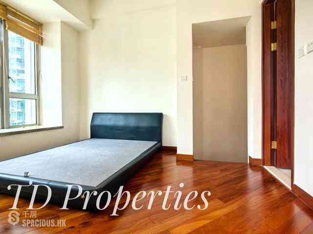 Wan Chai - The Avenue Phase 2 04