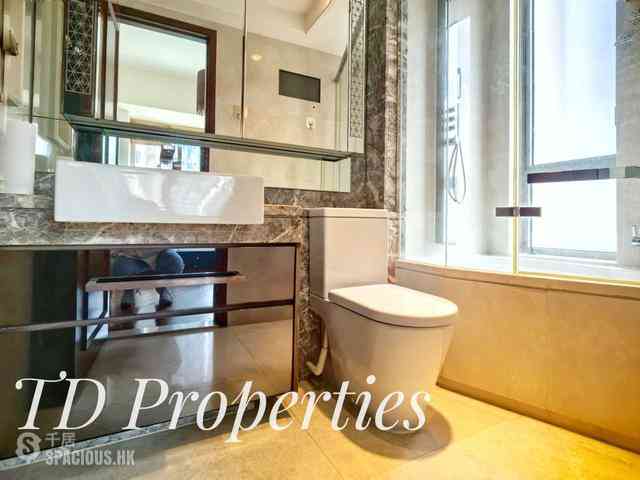 Wan Chai - The Avenue Phase 2 05