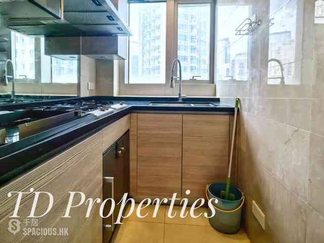 Wan Chai - The Avenue Phase 2 06