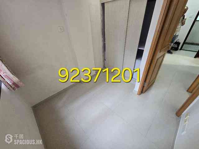 Wan Chai - Fu Yuen Building 06