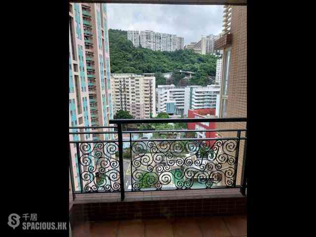 Quarry Bay - La Place De Victoria 01