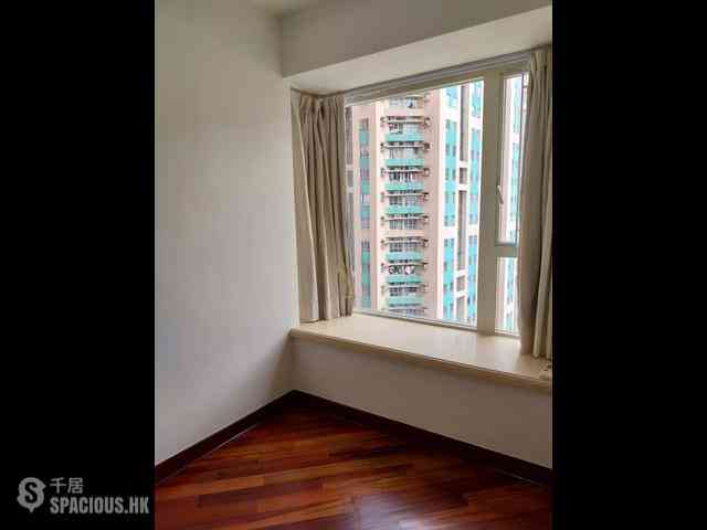 Quarry Bay - La Place De Victoria 06