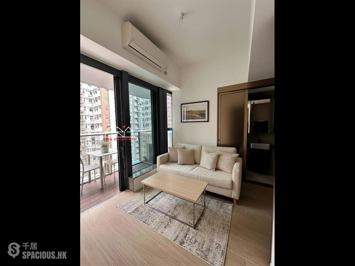 Sai Ying Pun - Des Voeux W Residence 01