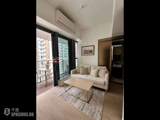 Sai Ying Pun - Des Voeux W Residence 01