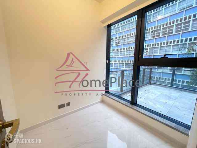 Sai Ying Pun - The Queens 07