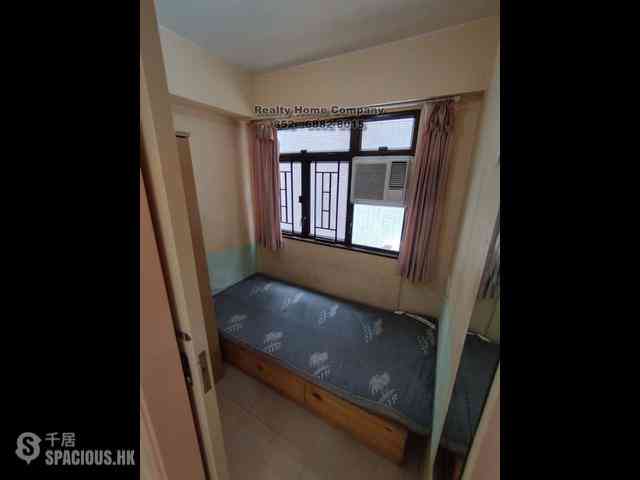 Sai Ying Pun - Tung Cheung Building 04