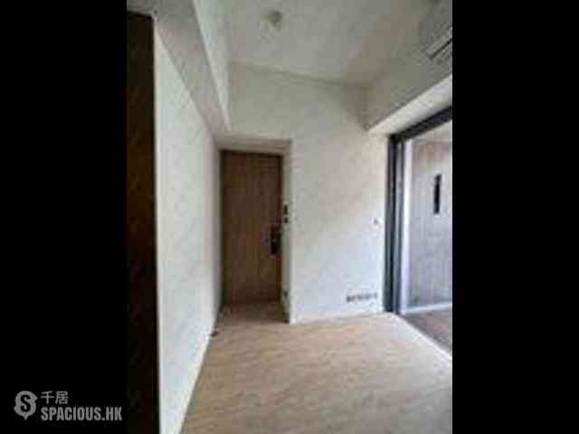 Sai Ying Pun - Des Voeux W Residence 01