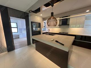Mid Levels West - Peace Court 02