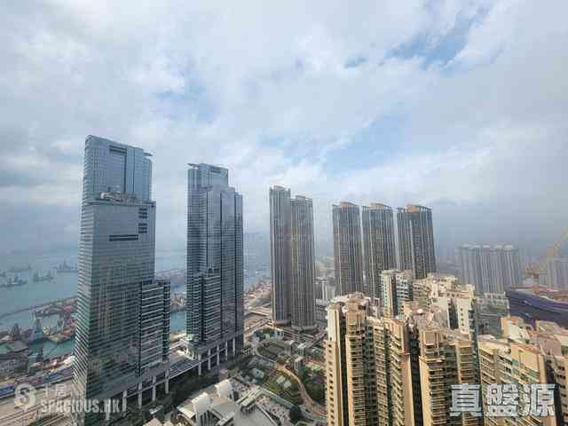 West Kowloon - The Arch 02