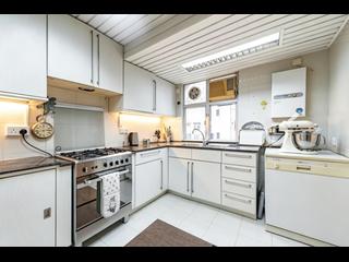 Mid Levels West - Realty Gardens 06