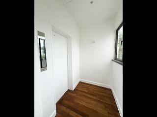 The Peak - Mount Austin Estate 21