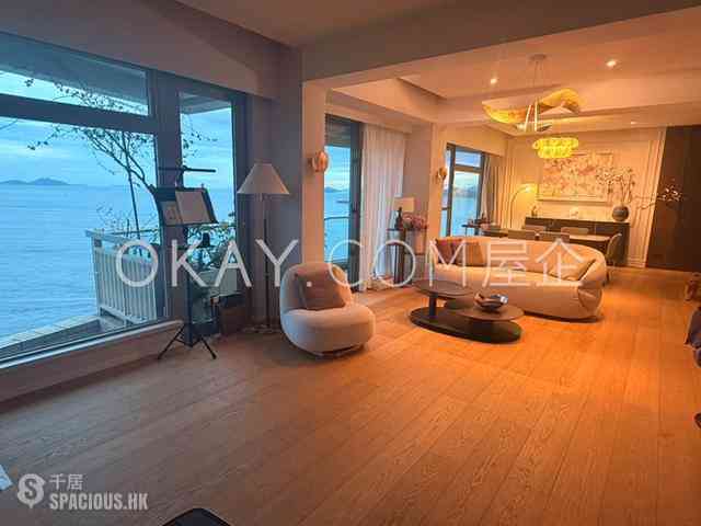 Pok Fu Lam - Villas Sorrento 02