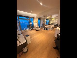 Pok Fu Lam - Villas Sorrento 03