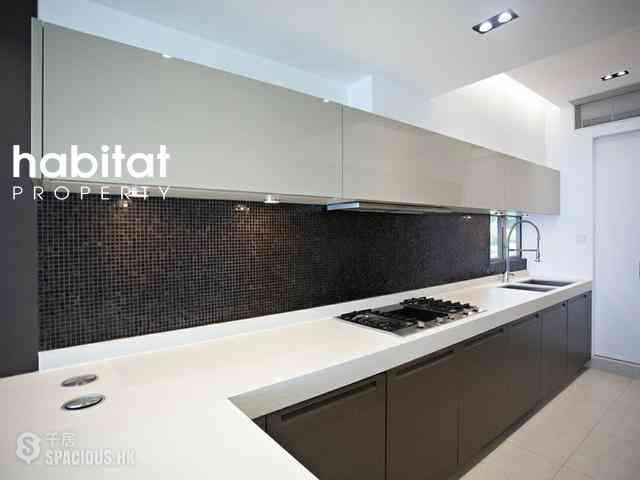 Pok Fu Lam - Villas Sorrento 06