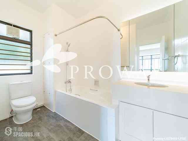 Pok Fu Lam - Pine Grove Block 6 06