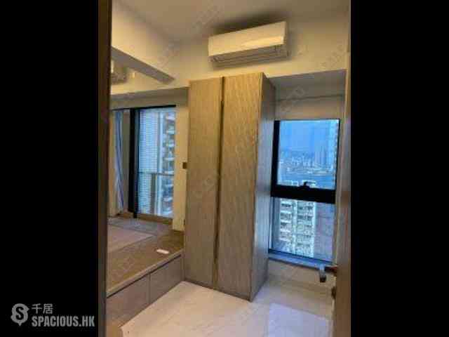 Sai Ying Pun - The Queens 05