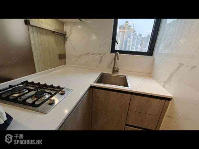 Sai Ying Pun - The Queens 09