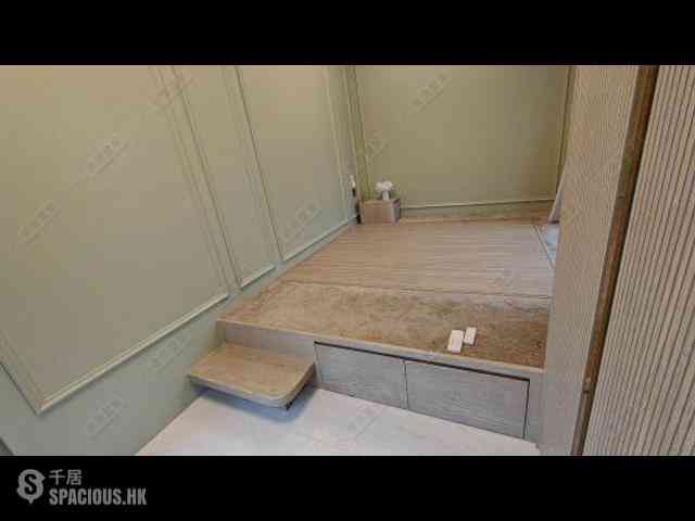 Sai Ying Pun - The Queens 10