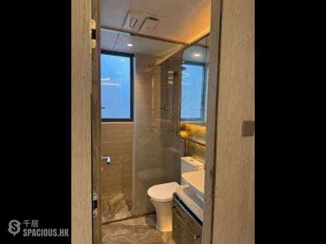 Sai Ying Pun - The Queens 11