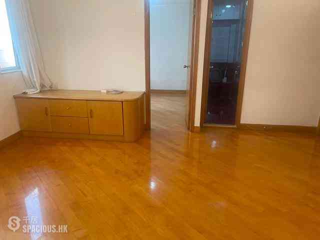 Sheung Wan - Man King Building 03
