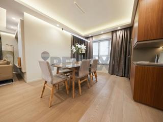 Mid Levels Central - Elegant Terrace 02
