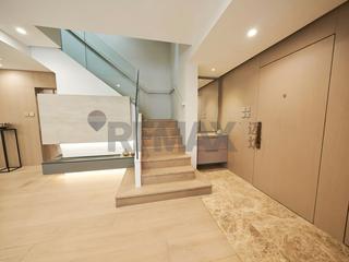 Mid Levels Central - Elegant Terrace 04
