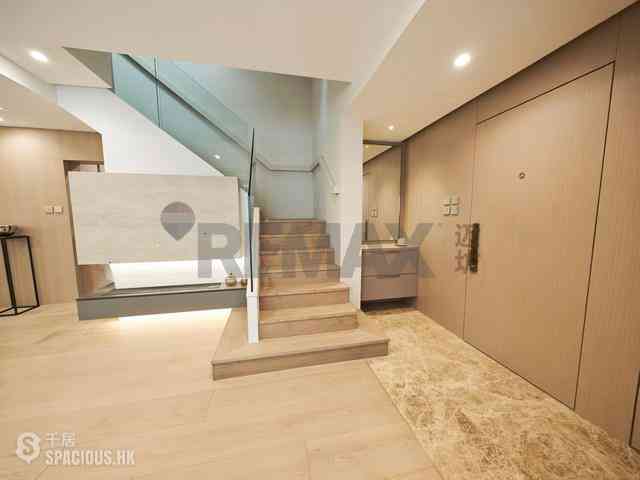 Mid Levels Central - Elegant Terrace 04