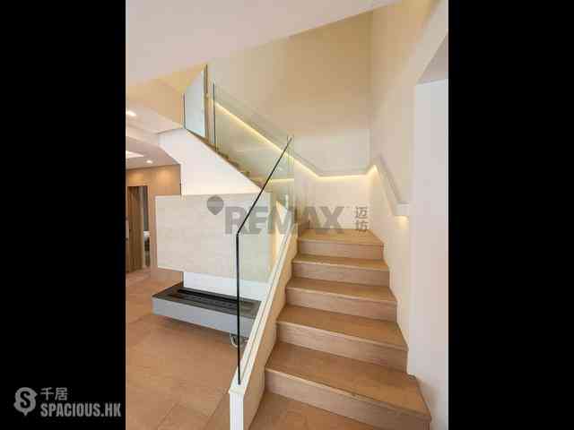 Mid Levels Central - Elegant Terrace 09