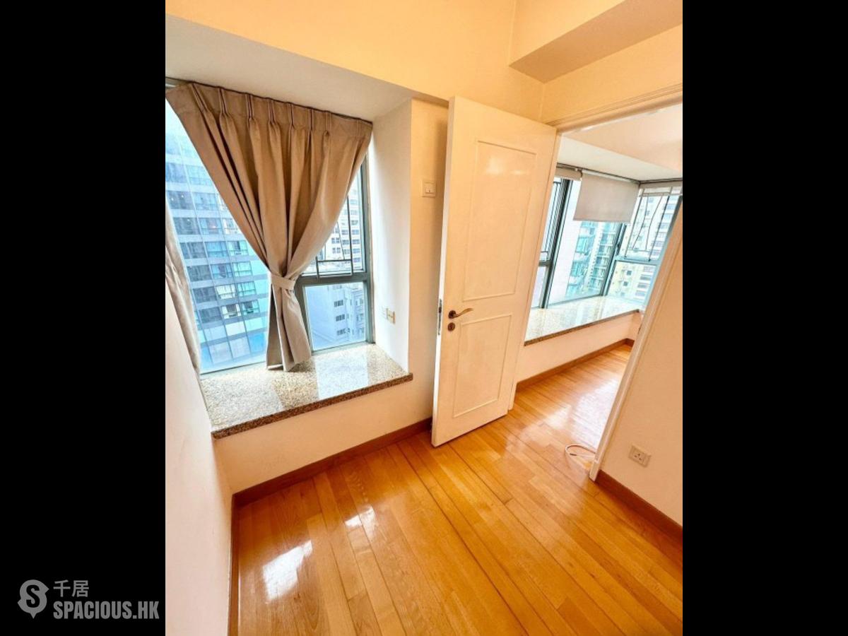 Sheung Wan - Queen's Terrace 01