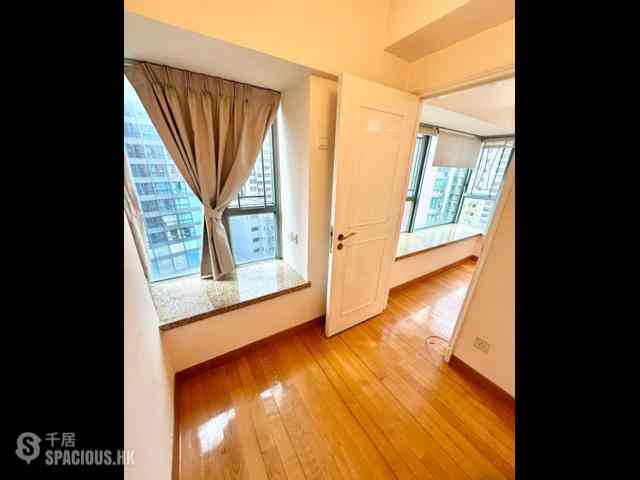 Sheung Wan - Queen's Terrace 01