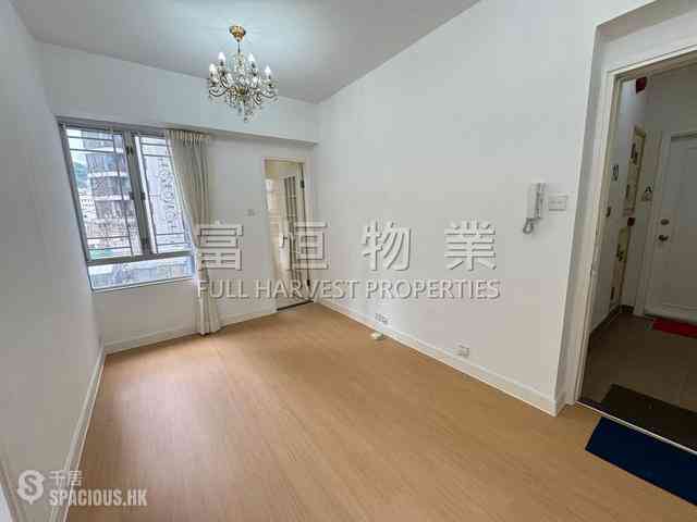 Happy Valley - Cheerful Court 01