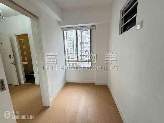 Happy Valley - Cheerful Court 03