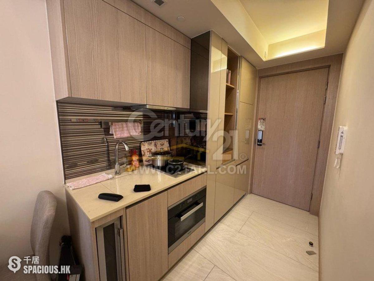 Sai Ying Pun - King's Hill 01