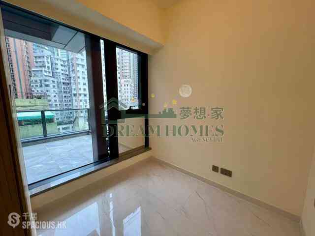 Sai Ying Pun - The Queens 04