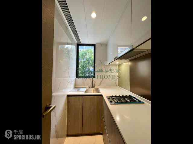 Sai Ying Pun - The Queens 06