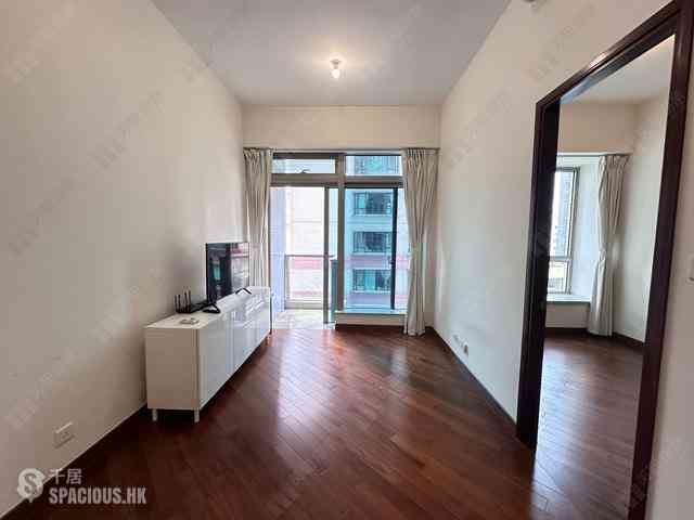Wan Chai - The Avenue Phase 2 Block 2 04