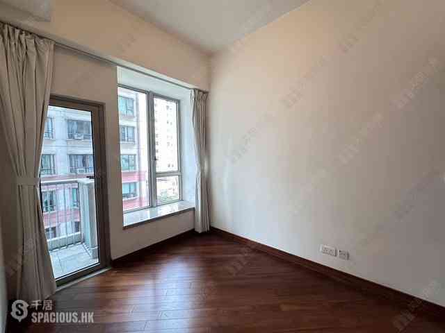Wan Chai - The Avenue Phase 2 Block 2 06