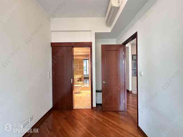 Wan Chai - The Avenue Phase 2 Block 2 07