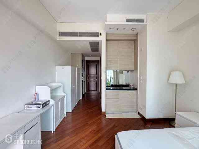 Wan Chai - The Avenue Phase 2 Block 3 05