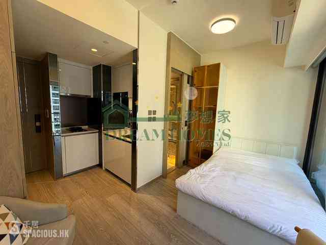 Sai Ying Pun - The Queens 02