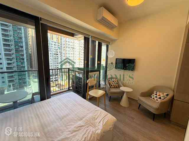 Sai Ying Pun - The Queens 01