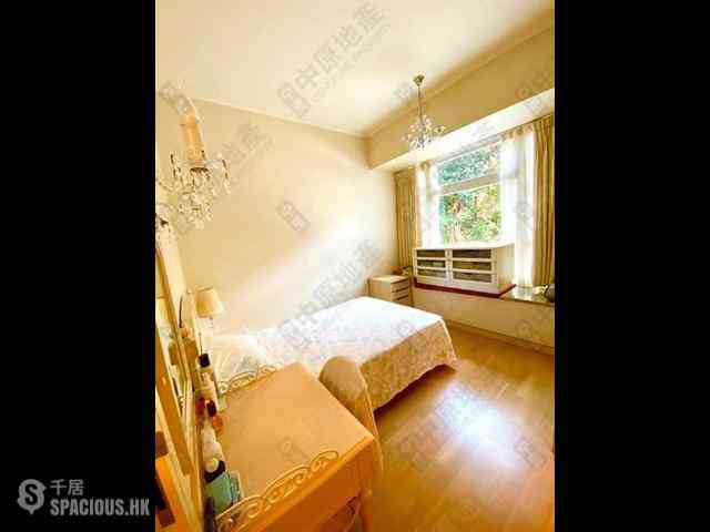 Pok Fu Lam - Villas Sorrento 05