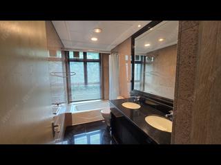 Mid Levels Central - The Harbourview 09