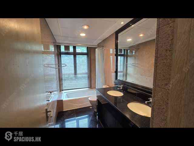 Mid Levels Central - The Harbourview 09