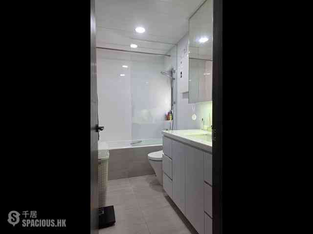 Mid Levels Central - Excelsior Court 02