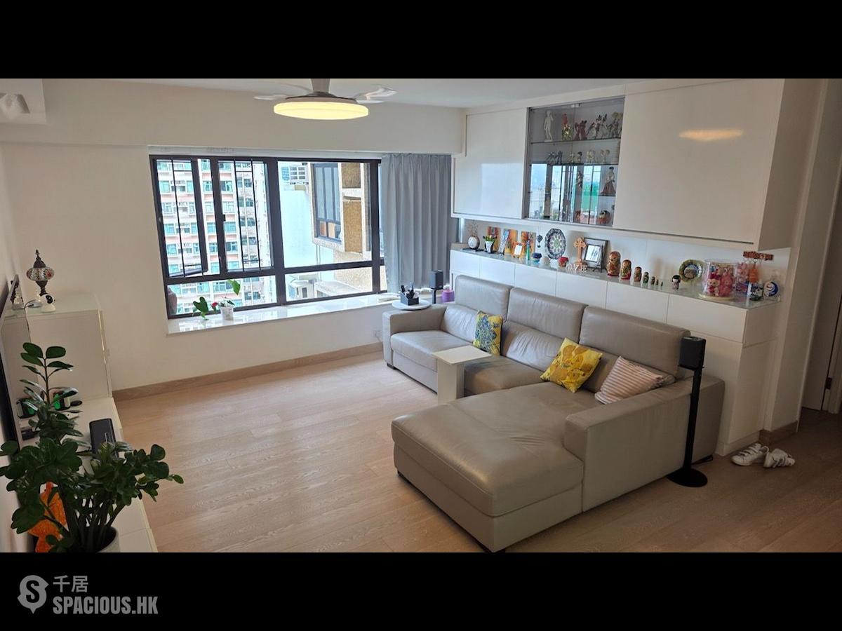 Mid Levels Central - Excelsior Court 01