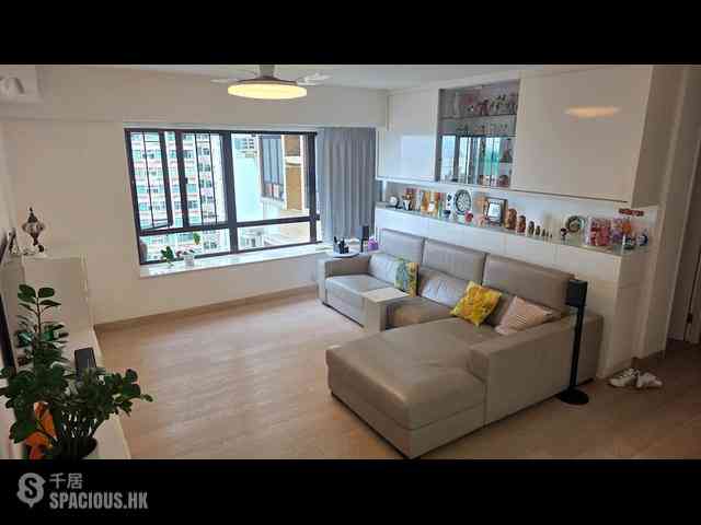 Mid Levels Central - Excelsior Court 01