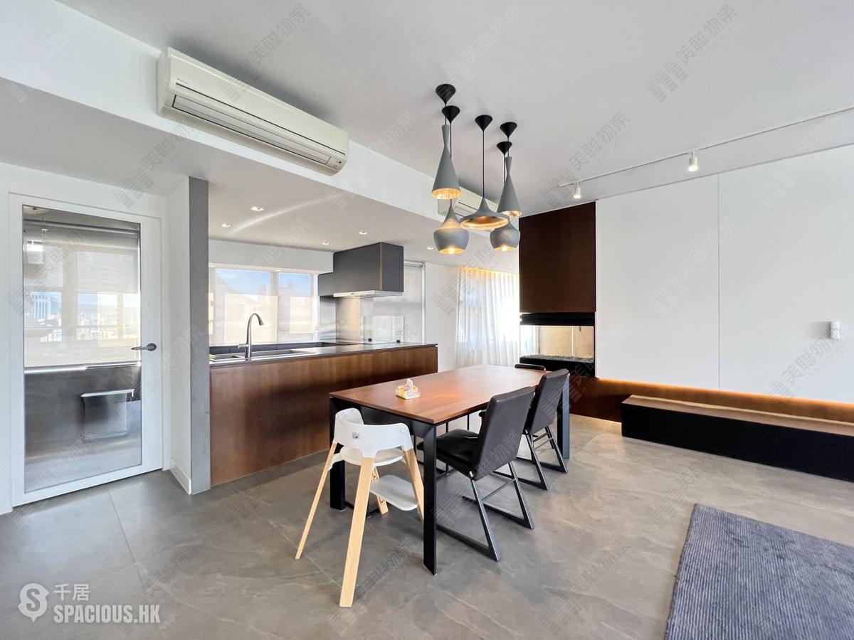 Mid Levels Central - Birchwood Place 01